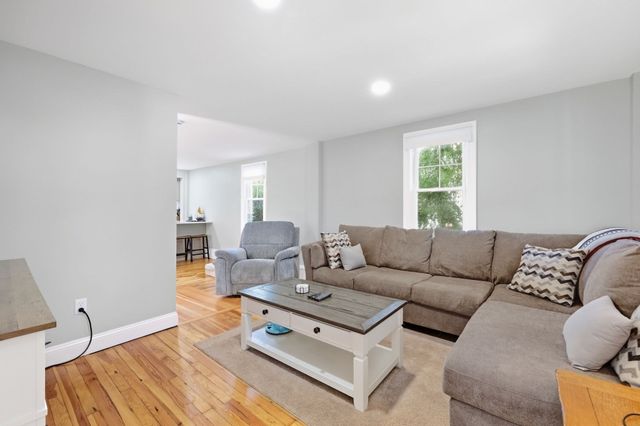 10 Canal St, South Hadley, MA 01075