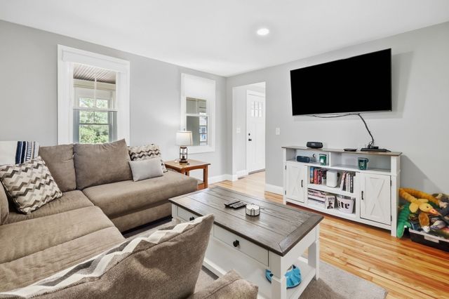 10 Canal St, South Hadley, MA 01075