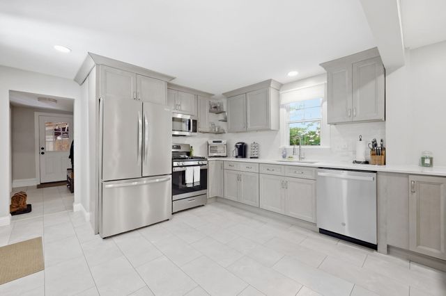 10 Canal St, South Hadley, MA 01075