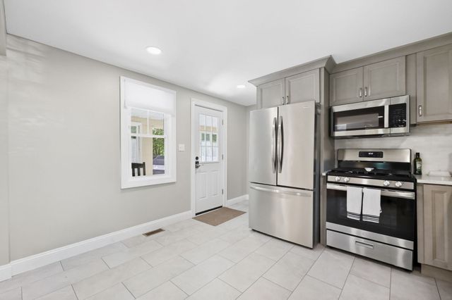 10 Canal St, South Hadley, MA 01075