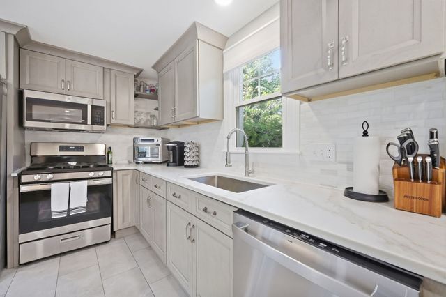10 Canal St, South Hadley, MA 01075