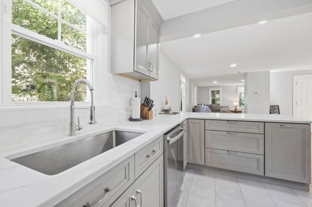 10 Canal St, South Hadley, MA 01075