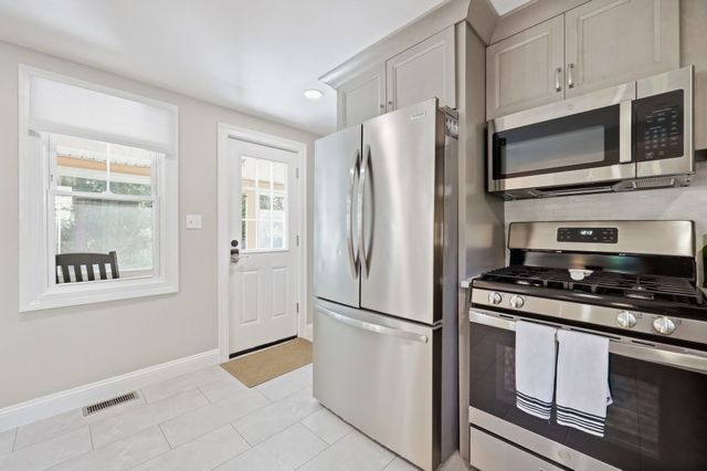 10 Canal St, South Hadley, MA 01075