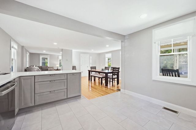 10 Canal St, South Hadley, MA 01075