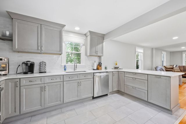 10 Canal St, South Hadley, MA 01075