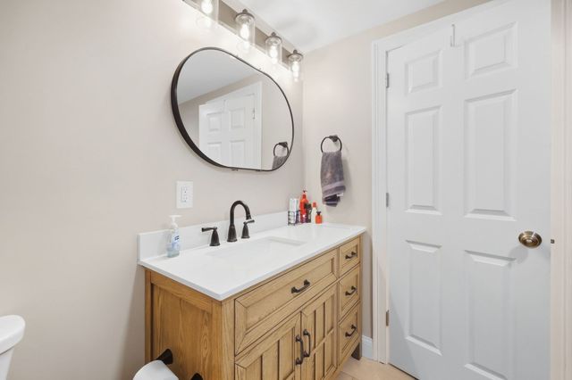 10 Canal St, South Hadley, MA 01075