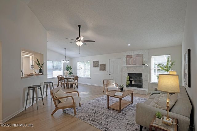 8754 HAMMOND FOREST Drive, Jacksonville, FL 32221