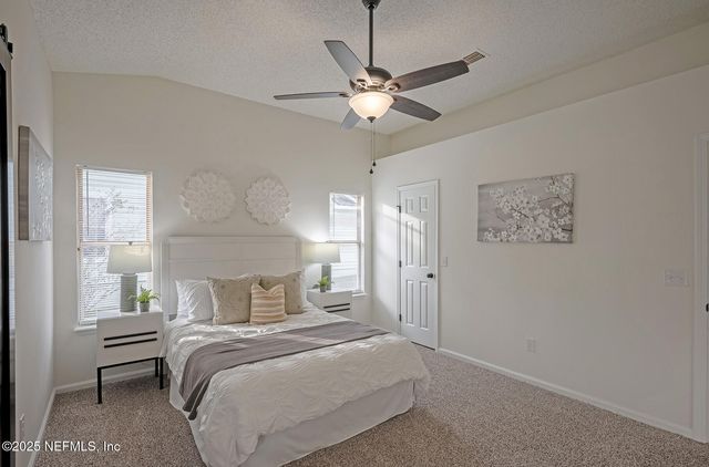 8754 HAMMOND FOREST Drive, Jacksonville, FL 32221