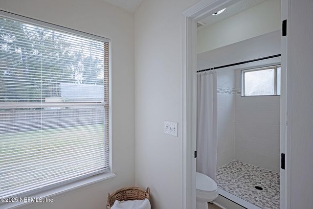 8754 HAMMOND FOREST Drive, Jacksonville, FL 32221