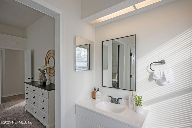 8754 HAMMOND FOREST Drive, Jacksonville, FL 32221