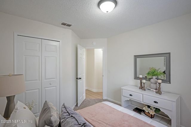 8754 HAMMOND FOREST Drive, Jacksonville, FL 32221