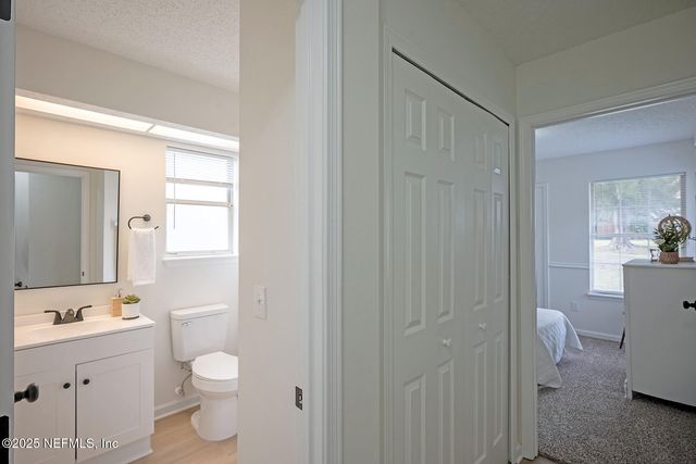 8754 HAMMOND FOREST Drive, Jacksonville, FL 32221