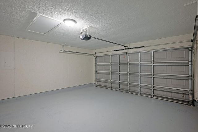 8754 HAMMOND FOREST Drive, Jacksonville, FL 32221