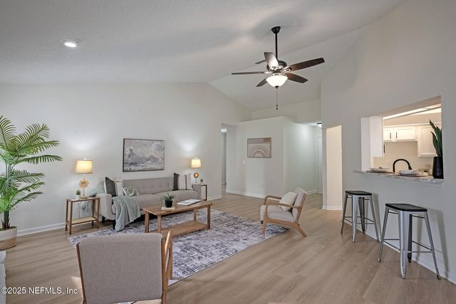 8754 HAMMOND FOREST Drive, Jacksonville, FL 32221