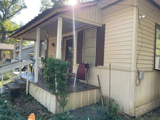703 E Terrell Avenue, Crockett, TX 75835