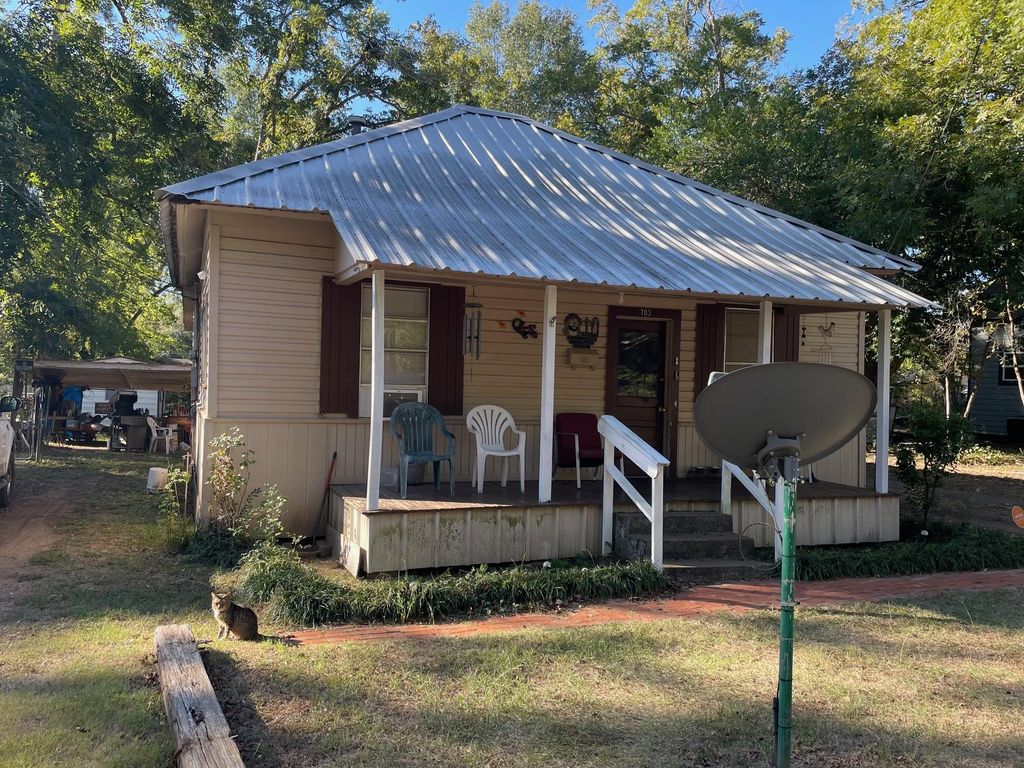 703 E Terrell Avenue, Crockett, TX 75835