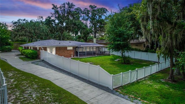5584 N DEAN ROAD, Orlando, FL 32817