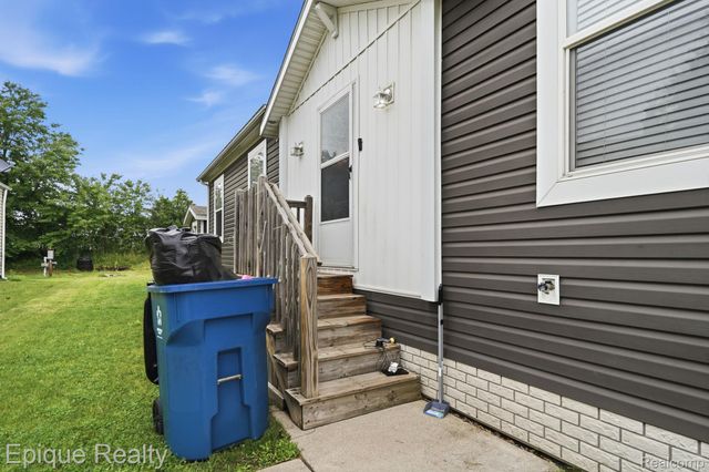 17107 Detroiter, Springfield Charter Township, MI 48350