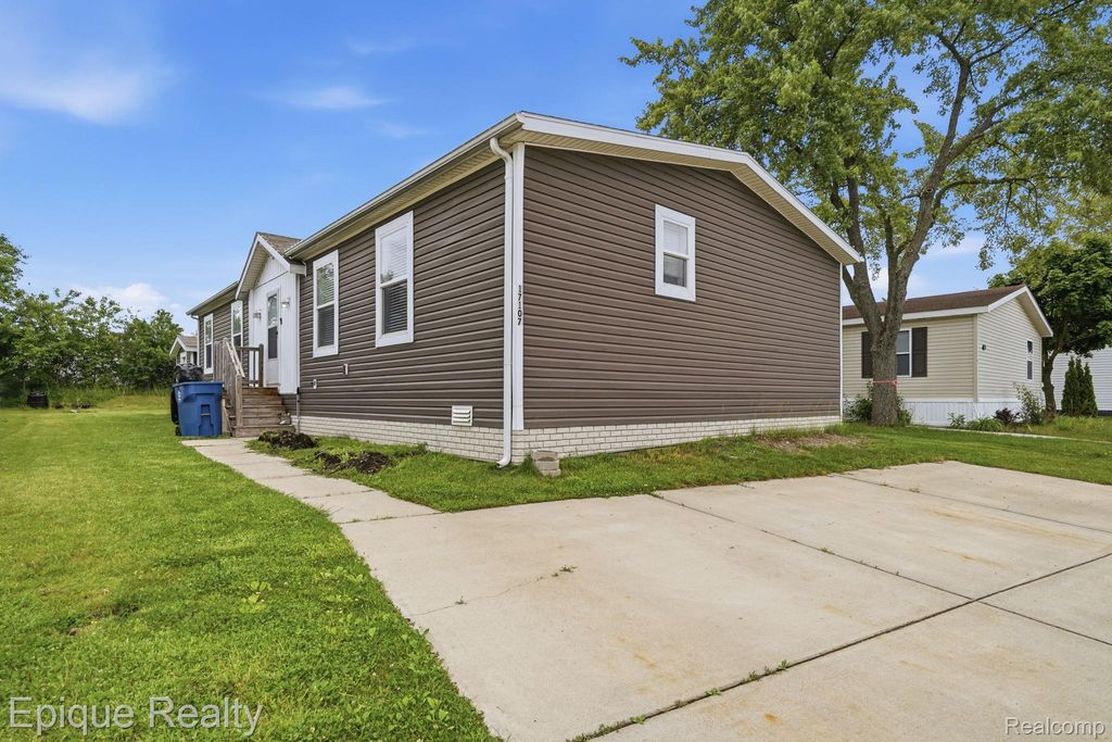17107 Detroiter, Springfield Charter Township, MI 48350