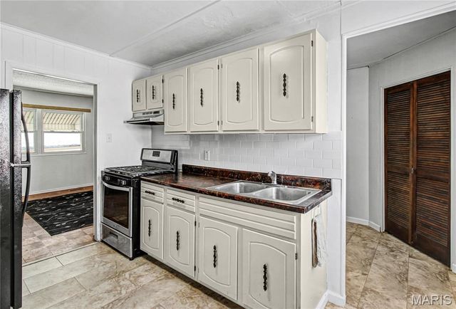 202 Sunshine Drive, Festus, MO 63028