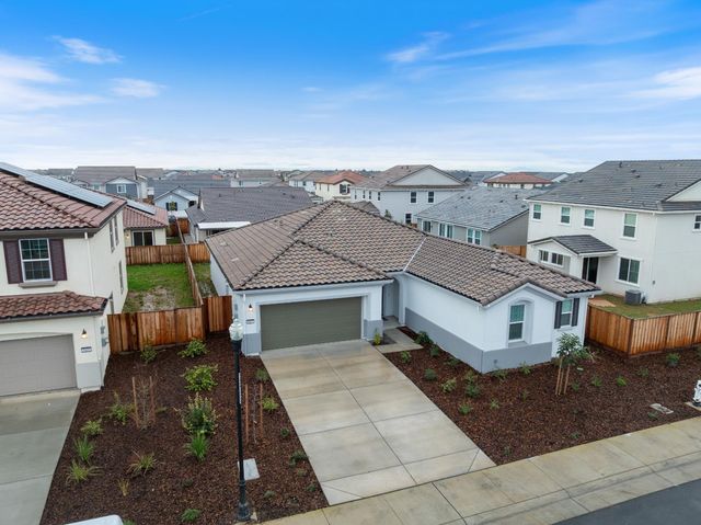 8462 Kissa Cir, Elk Grove, CA 95757