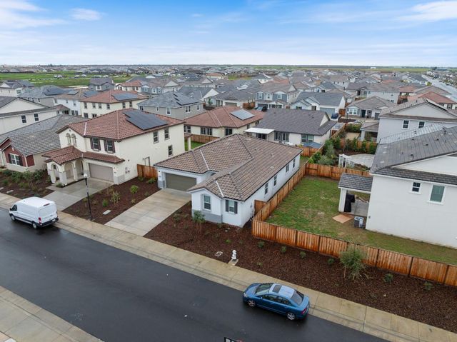 8462 Kissa Cir, Elk Grove, CA 95757