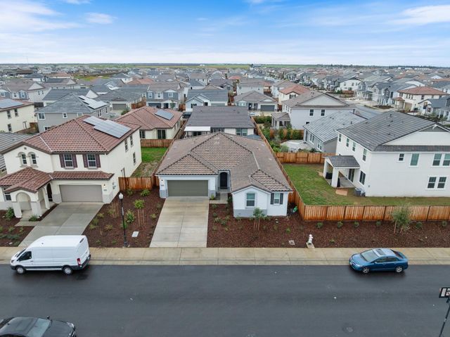 8462 Kissa Cir, Elk Grove, CA 95757