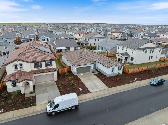 8462 Kissa Cir, Elk Grove, CA 95757