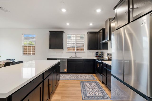 8462 Kissa Cir, Elk Grove, CA 95757