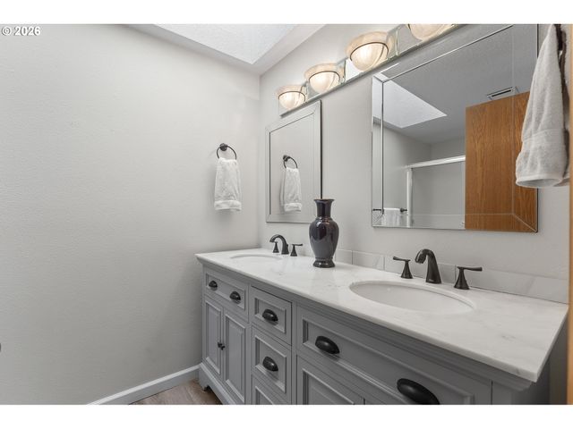 16552 Sw HENDERSON Ct, Beaverton, OR 97007