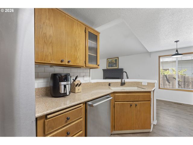 16552 Sw HENDERSON Ct, Beaverton, OR 97007