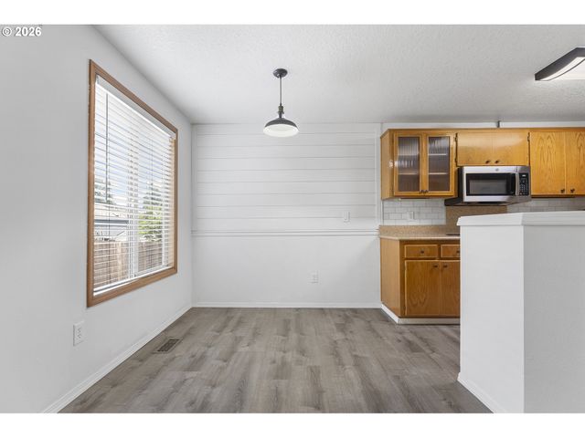 16552 Sw HENDERSON Ct, Beaverton, OR 97007