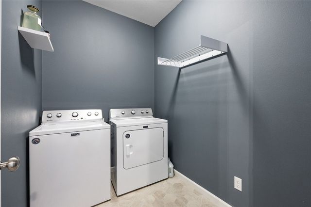 1935 Bowstring Dr, Marion, IA 52302