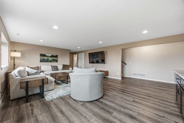 1935 Bowstring Dr, Marion, IA 52302