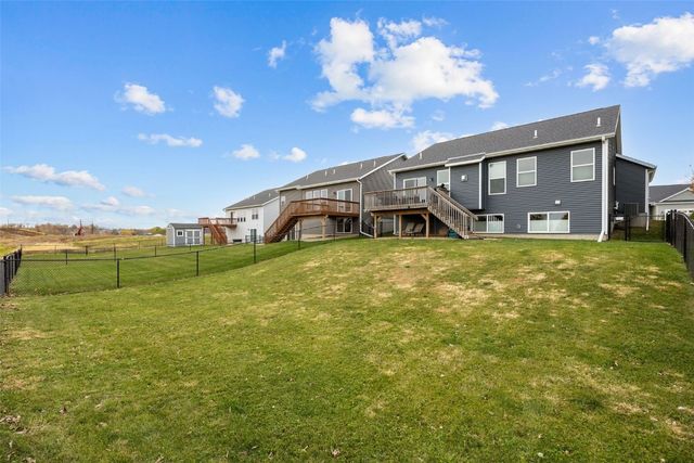 1935 Bowstring Dr, Marion, IA 52302