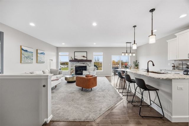 1935 Bowstring Dr, Marion, IA 52302