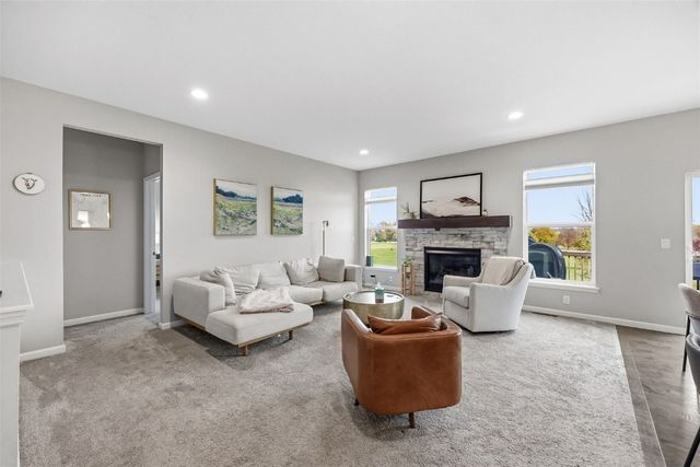 1935 Bowstring Dr, Marion, IA 52302