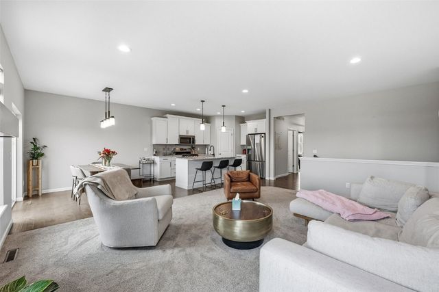 1935 Bowstring Dr, Marion, IA 52302