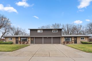 541 N Edgelawn Drive 541, Aurora, IL 60506
