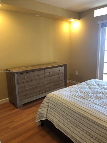 5005 Collins Ave 1202, Miami Beach, FL 33140