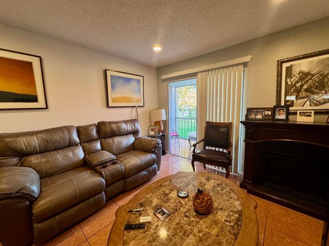 6086 Forest Hill Boulevard 208, West Palm Beach, FL 33415