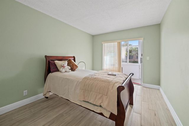 380 Sheffield P, West Palm Beach, FL 33417