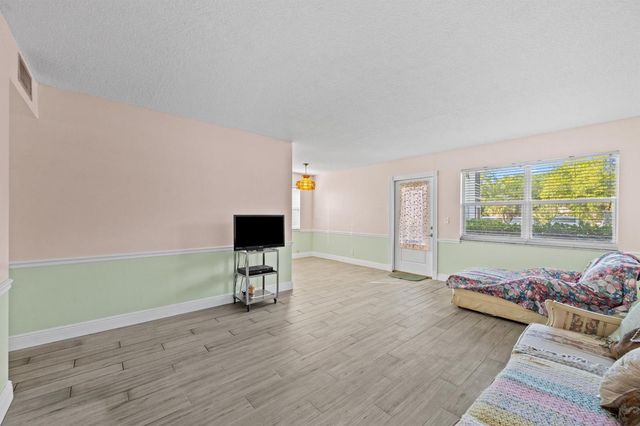 380 Sheffield P, West Palm Beach, FL 33417