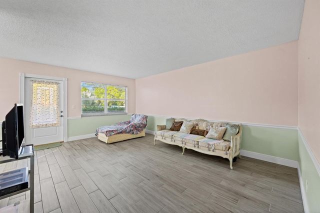 380 Sheffield P, West Palm Beach, FL 33417