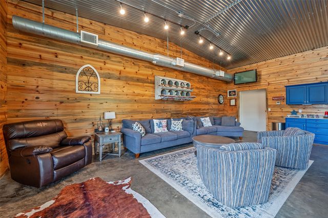377 Utzman Road, Kilgore, TX 75662