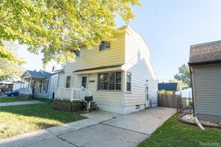 1565 Richmond Avenue, Lincoln Park, MI 48146