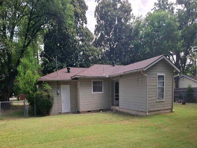 1100 Poe Street, Azle, TX 76020