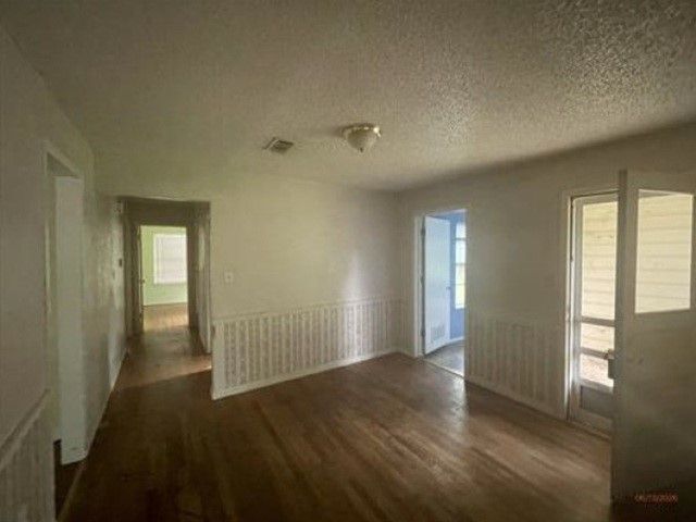 1100 Poe Street, Azle, TX 76020
