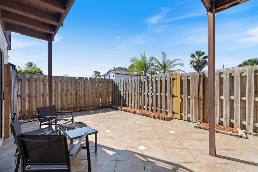 2966 Kirk Road, Lake Worth, FL 33461