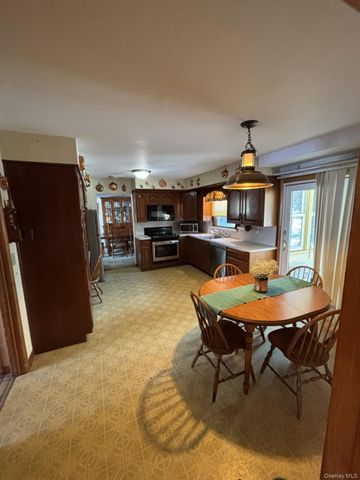 20 Hillview Drive, Poughkeepsie, NY 12603